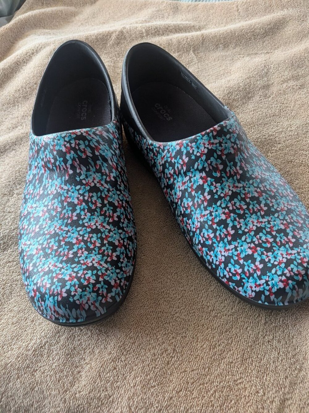 Crocs Comfort Neria Pro II LiteRide Floral Slip Resistant Work Clogs Size 9 NWOT